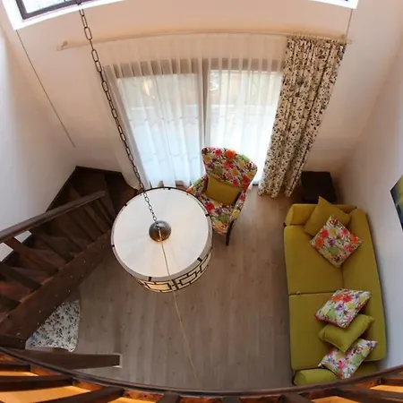 Mimoza Karaburun (Izmir)